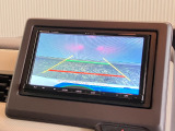 【バックカメラ】リバースにするだけで映ります、後方の安全確認や、狭い駐車場での車庫入れ、雨の日や夜間など視界の悪い時に便利です!安全にバックする為には欠かせない装備です。