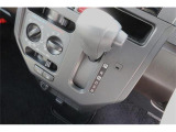 シフト操作がしやすく快適なドライブをお楽しみいただけます。
