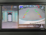 ナビ画面にアラウンドビュ-モニタ-の映像を映し出しています。 アラウンドビューモニターは後退時のみの表示となります。