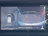 インテリジェント アラウンドビューモニター。クルマのまわりや目が届きにくいところも、大きい画面でしっかり確認できるので安心。