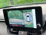【パノラミックビューモニター】専用のカメラにより、上から見下ろしたような視点で360度クルマの周囲を確認することができます☆死角部分も確認しやすく、狭い場所での切り返しや駐車もスムーズに行えます。