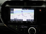 純正ナビを装備。タッチパネル式で使いやすく、お出かけもラクラクです。