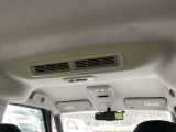 天井のファンで車内の空気を循環させて、後席に座る方も快適にしてくれます☆