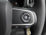 【全車速追従機能付アダプティブクルーズコントロール】走行中に先行車の様子を検知しながら、設定した車速の範囲内で先行車との距離のキープを支援。疲れにくく、長距離運転中の渋滞なども快適に運転できます。