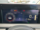 メーター内センターディスプレイには車の様々な設定や情報が表示されます。