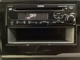 純正CDチューナーにはAUX入力端子がついてますので外部入力から音楽などを楽しめます。その下には1DIN分の小物入れがついています。CDケースなどを入れるのに便利です。