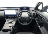 スポーティームード溢れる運転席周りですね。 クイックなドライビングに対応できるよな運転席回りになっています。 ドライブがますます楽しくなりますね!