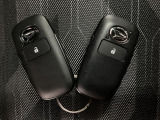スマートキーを装備しています☆カギをカバンやポケットに入れて頂いた状態でドアロックの開閉やエンジンスタートをして頂けますよ!とても便利な装備です!