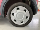 左リヤタイヤ!ホイールキャップに傷があります。