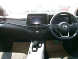 操作しやすい運転席廻り!操作パネルも使いやすい!!ドライブが楽しくなります!
