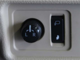 電動格納&ミラー角度調整機能付きです。