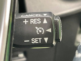 【クルーズコントロール】高速道路もラクラク走行。アクセルを離しても一定速度で走行ができ、長距離運転時の負担を軽減!加速・減速も簡単なスイッチ操作で調整できます。