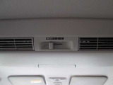 リヤシーリングファンも装備しておりますので車内がより快適になりますね。