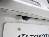 バックカメラが付いているので後方確認が非常にしやすいです。今や運転初心者も熟練者も必須装備!ついていて損はないですね♪