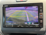 バック駐車が苦手な方や、初めてのお車で不安な方でも後方をナビ画面に映してくれるので、ラクラク停められます。