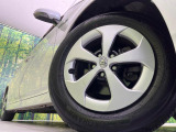 【純正15インチアルミホイール】外観にマッチした純正アルミホイールを装着しております。各種社外アルミホイールや、スタッドレスタイヤも取扱いしております。是非ご相談ください♪