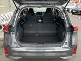 シートをすべて倒すとこんなに広々。たくさん荷物を積めます。これだけのスペースであればかなりの荷物が載せられます☆