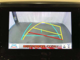 【バックモニター】駐車時に後方がリアルタイム映像で確認できます。大型商業施設や立体駐車場での駐車時や、夜間のバック時に大活躍!運転スキルに関わらず、今や必須となった装備のひとつです!