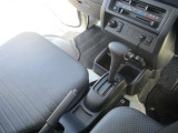 ATシフト車です!ドライブにギアを入れて手軽に楽々ドライブをお楽しみください♪