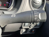 オートライトついてます。思いやりライト機能で夕暮れや雨天時のワイパー使用時に自動でヘッドライトを点灯させます。