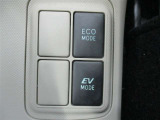 ☆走りを選べる2つのモード☆エコモード&rarr;燃費優先の制御を実施・EVモード&rarr;モーターのみで静かに走行♪