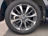 純正アルミホイールです。足元が引き立つので、車全体のイメージがアップしますよ