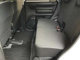 2列目シートもゆったりくつろげる空間になってます。