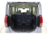 軽自動車でも、今やラゲッジスペースの充実は当たり前です!本当に重宝しますよ。たくさん荷物を積めて便利です。是非、お試しください!