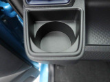 【カップホルダー】エアコン吹き出し口下部に設置されていますので使いやすさバッチリ!助手席から手の届くちょうどの位置です!