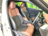 運転席まわりには十分なスペースがあり、大柄な方でもゆったり運転していただける環境です。