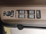 パワーウィンドゥ 運転席ドアスイッチ照明付です。電動格納ミラーも手元でワンモーションで可能です。