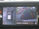 アラウンドビューモニター(車両を上から見たように表示)装着で車庫入れをサポート