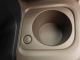 カップホルダーは運転席や助手席からちょうど手の届く位置です!!