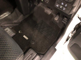 嬉しい純正フロアマット付き♪ 状態も良好です(^^♪