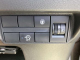 運転席右下の操作しやすい位置に各種設定ボタンがあります