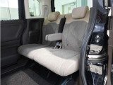 【セカンドシート】ゆったり快適に座っていただけますので、楽しくドライブに参加できます。