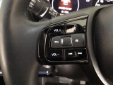 ステアリングリモコンは、運転中でも簡単に音量調整やチャンネル変更もできます!わき見運転防止にもつながるので安心です♪