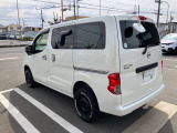 リアガラス5面にはスモークフィルム施工もされており、車内は見えにくくなっております。