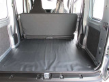 荷室はフラットで使いやすく積載力も優れています