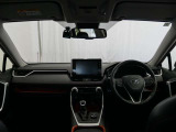 見通しのよいすっきりとした視界で、誰でも運転しやすいです。運転のしやすさは疲れにくさにも繋がりますよ♪
