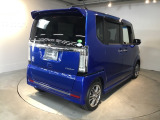 リアはプライバシーガラス付です。見た目もかっこいいですよね。また、太陽光を防ぐので冷房の効きを良くする効果もあるんです。エアコンを控えめにすれば燃費向上も見込めますよ。