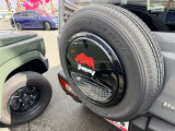 オシャレなスペアタイヤがついています