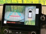 【パノラミックビューモニター】専用のカメラにより、上から見下ろしたような視点で360度クルマの周囲を確認することができます☆死角部分も確認しやすく、狭い場所での切り返しや駐車もスムーズに行えます。