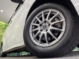 【16インチアルミホイール】外観にマッチしたアルミホイールを装着しております。各種アルミホイールや、スタッドレスタイヤも取扱いしております。是非ご相談ください♪