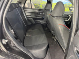 後部座席も気になるようなキズ・汚れやへたり等、大きなダメージはなく、良好な状態です。