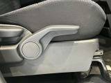 運転席はご自身の適切な運転ポジションへ移動可能なラチェットが付いております。