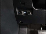 窓を開けずに料金所を通過できる今やもう必需品のETC!インパネにスッキリ装着したビルトインタイプです♪ETCカードの入れ忘れ・抜き忘れを音声やアラームで教えてくれるので、入れ忘れ・抜き忘れを防げます♪