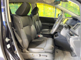 運転席シート廻りは使用感も少なく、良好な状態となっています。前オーナー様が丁寧に使っていたことがよくわかりますね。