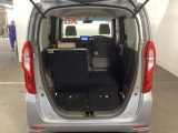 シートを倒せばラゲッジスペースも広々。BBQやゴルフなど様々な用途で活躍します。アクティブに動かれるお客様には強い味方です!