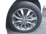 アルミホイールを装備しております。